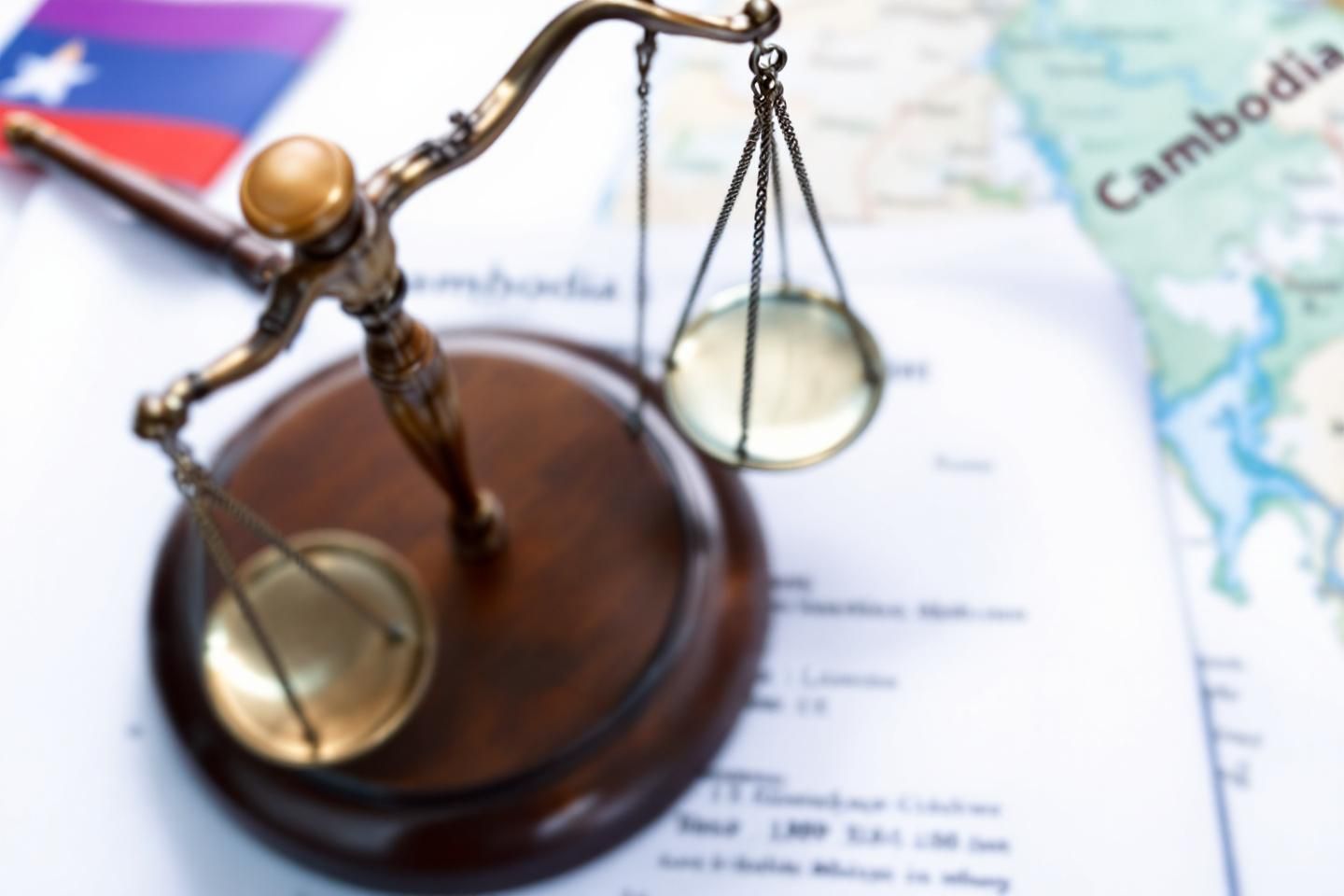 How does the legal complexity of the project influence the price of business registration in Cambodia?