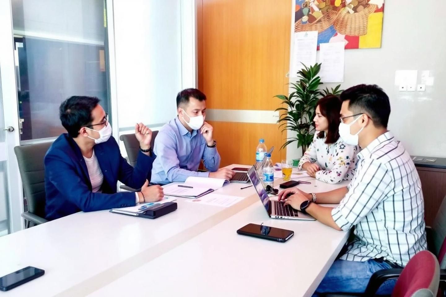 How do Phnom Penh business services analyze the impact of new laws on client compliance?