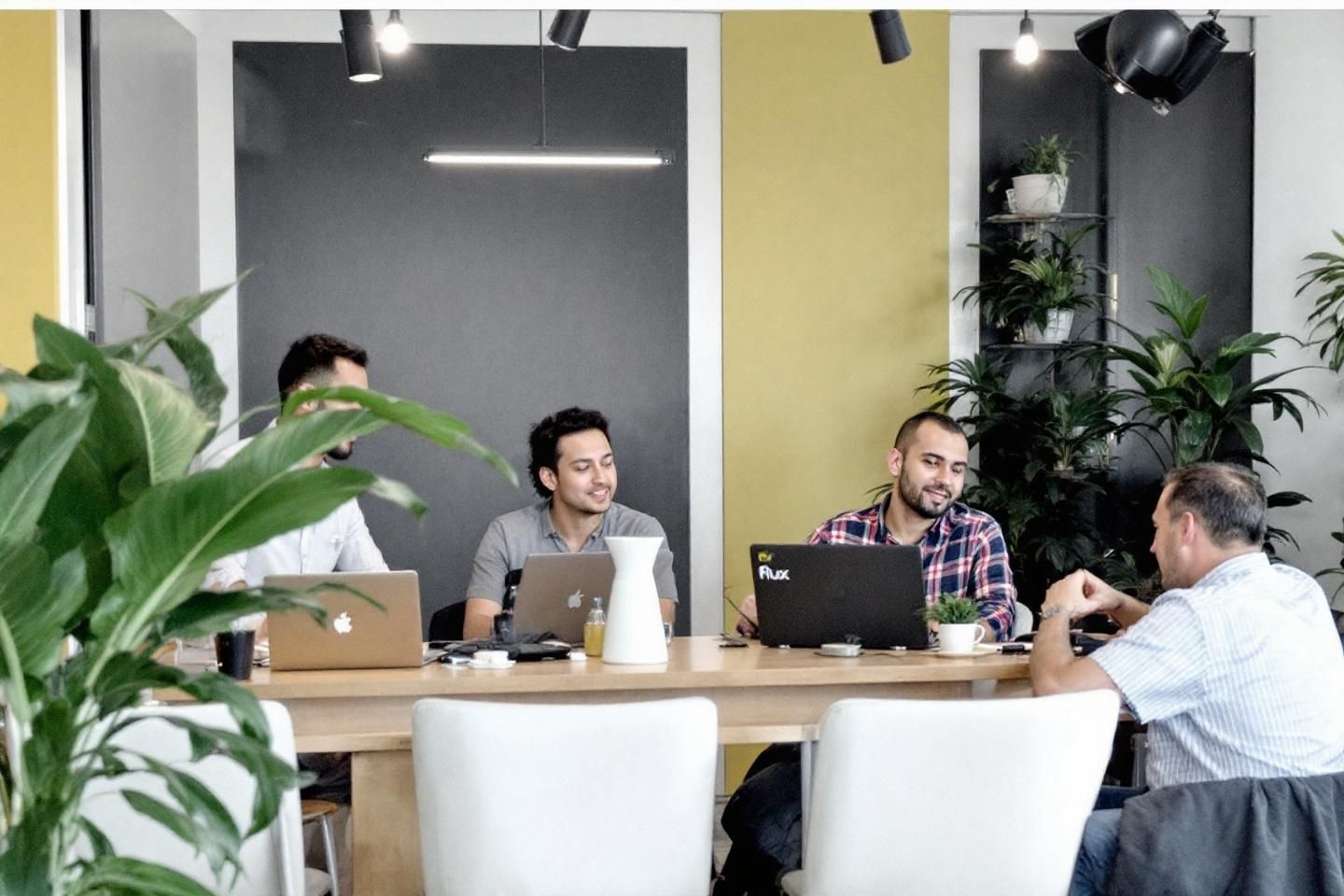 How do Phnom Penh business services stimulate organizational innovation and process transformation?