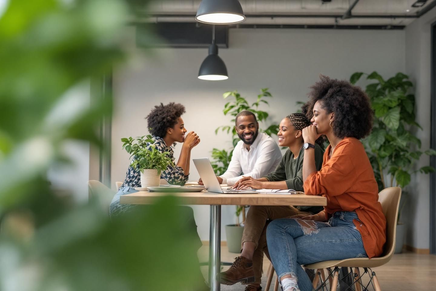 How do Phnom Penh business services use incubator resources to develop new client solutions?